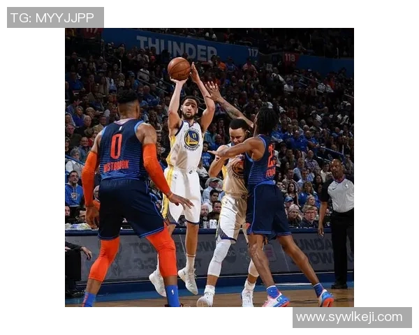 勇士与雷霆激战正酣纬来体育全程直播精彩瞬间